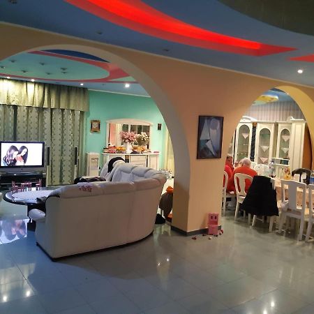 فندق Casa Albastra Drumu Carului المظهر الخارجي الصورة