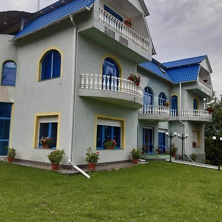 فندق Casa Albastra Drumu Carului المظهر الخارجي الصورة
