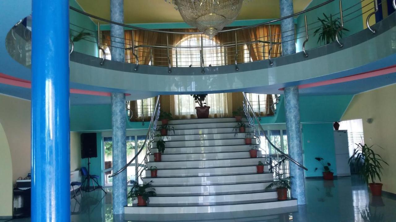 فندق Casa Albastra Drumu Carului المظهر الخارجي الصورة