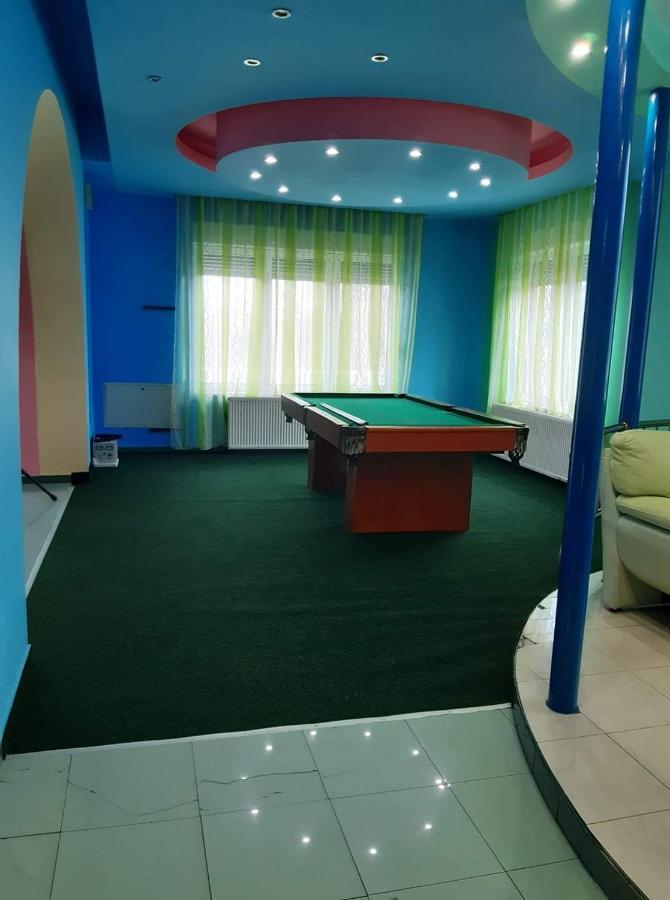 فندق Casa Albastra Drumu Carului المظهر الخارجي الصورة