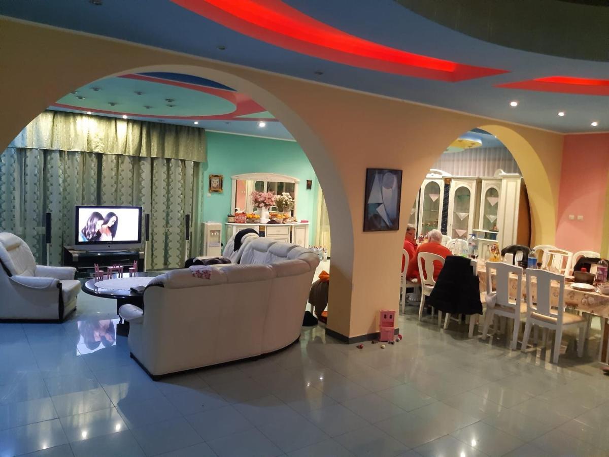 فندق Casa Albastra Drumu Carului المظهر الخارجي الصورة